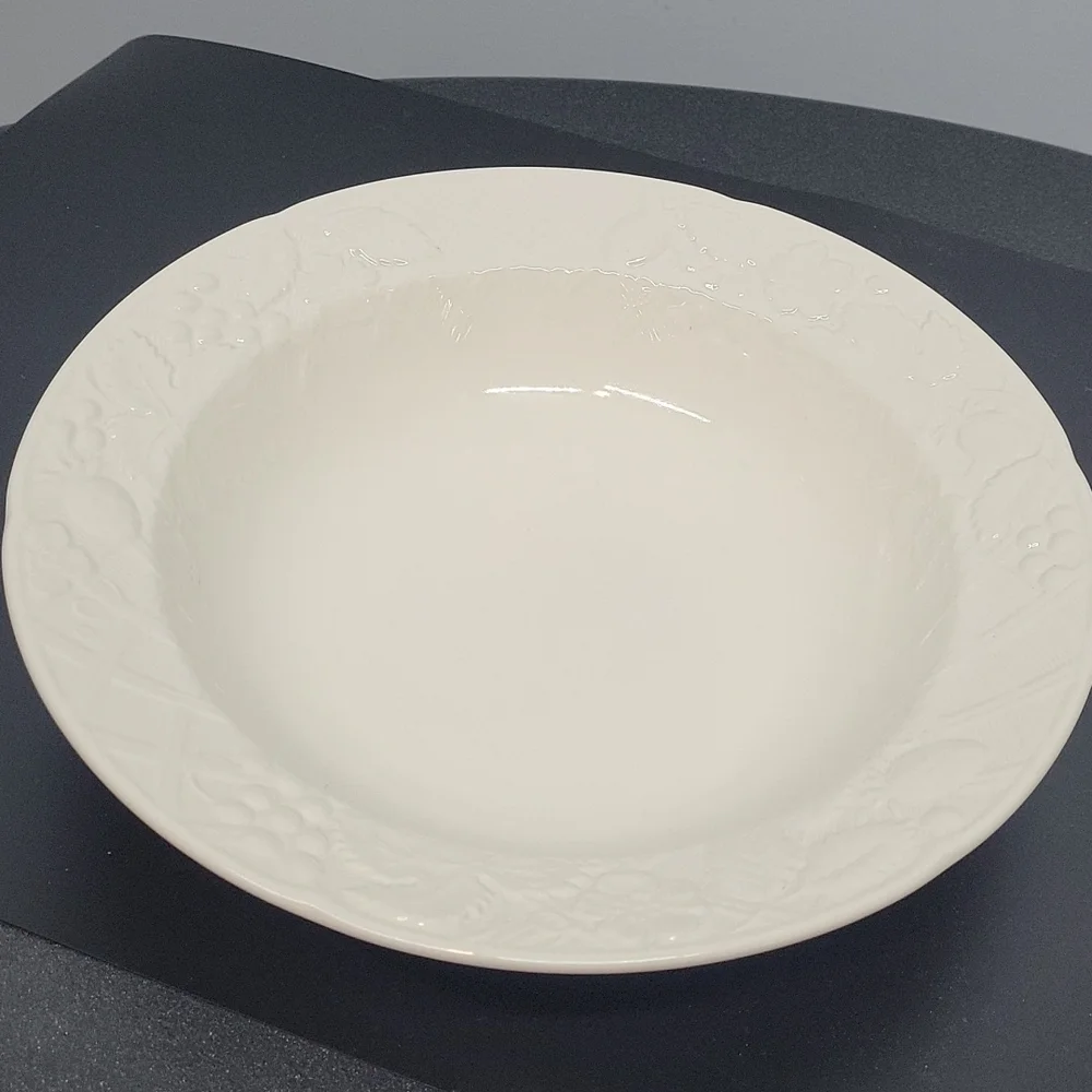 MIKASA English Countryside White 10" Round Vegetable Bowl - Picture 5 of 9